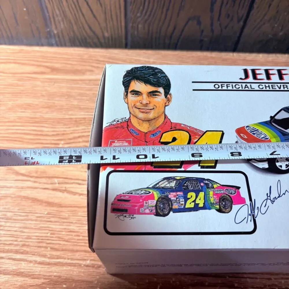 Brookfield Collectibles 1:24 Die Cast Jeff Gordan 24 Chevy Suburban Bank w/Box